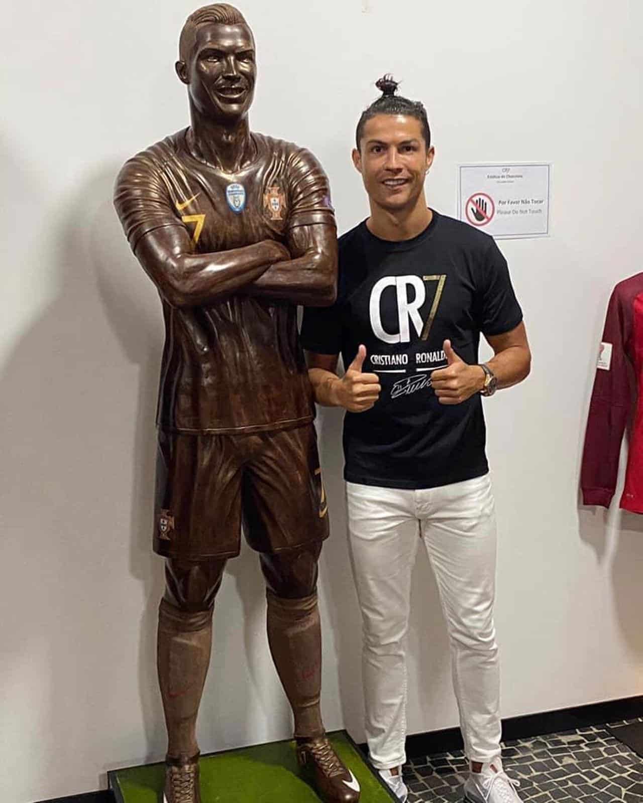 Escultura de chocolate suizo de Cristiano Ronaldo: el epílogo